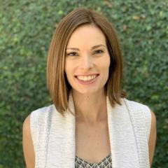 Headshot of Jessica Dennis
