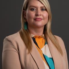 Sarah Schultz Headshot