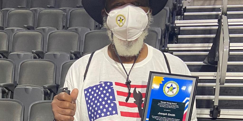 Smith with Gangi Award