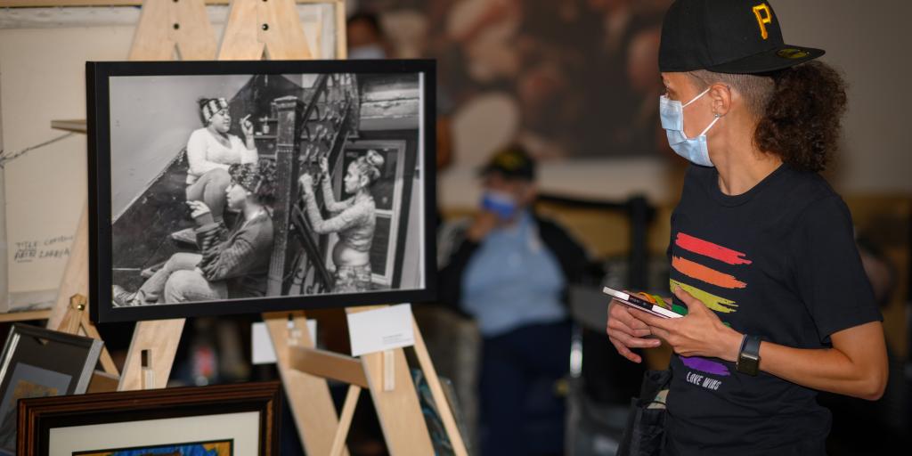 An attendee viewing James McCracken’s Black and White Photo “The Three Graces” at the 2022 Art Exhibition last September.