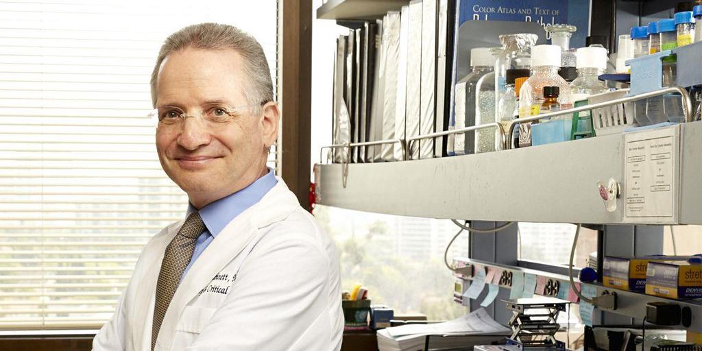 Doctor and researcher Steve Dubinett, who leads the VA Lung Precision Oncology Program (LPOP) has a reason to smile. The LPOP team is winning the fight against lung cancer.