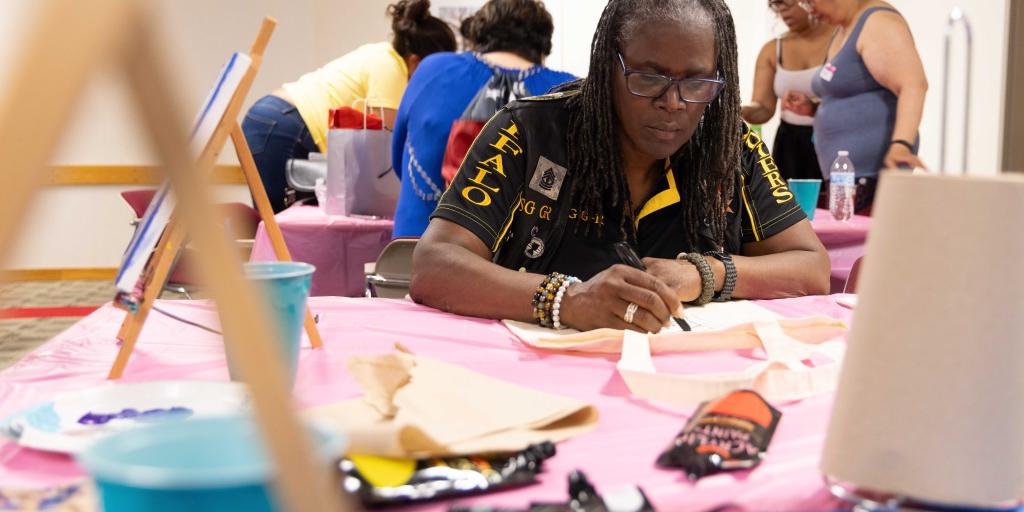 Woman veteran creates art