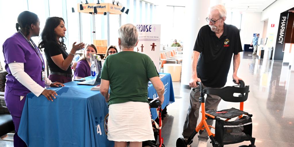 Phoenix VA staff speak with Veterans during event recognizing International Overdose Awareness Day.