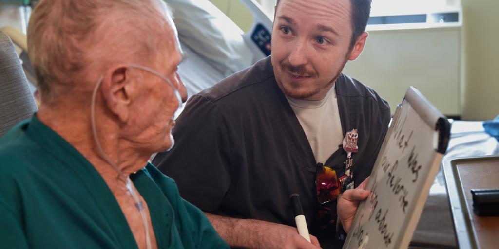 nurse and veteran talking via whiteboard