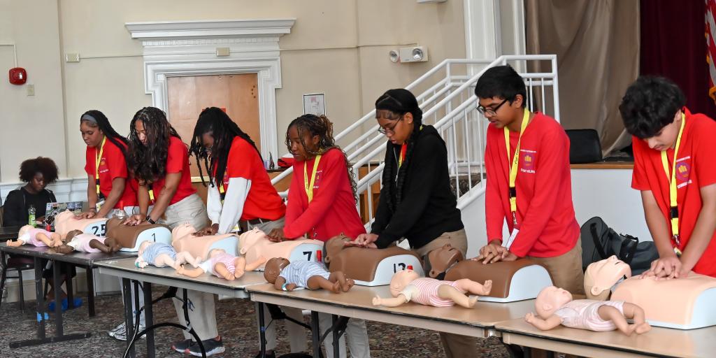 2025 Summer Student Program participants practice CPR skills.