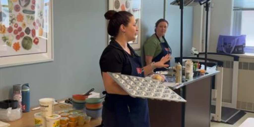 VA Providence Dietitian Lynn Leclair instructs Veterans on how to plan healthy meals without spending too much money!