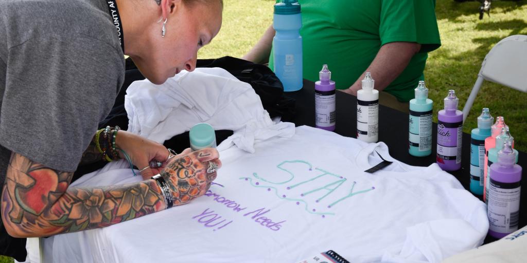 veteran making a suicide awareness shirt with puffy paint