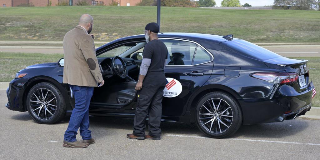 Veteran opens door to car