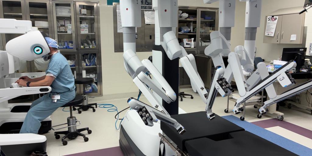 The daVinci DV5 system allows surgeons to interface directly with the robotic apparatus.