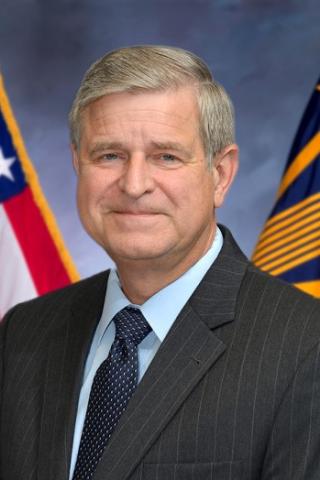 Stephen R. Holt, MD, MPH, MSNRS Executive Medical Center Director