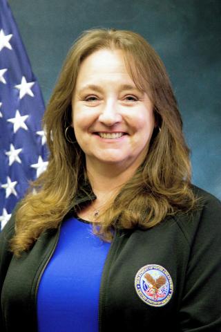 Dr . Tracey Schoen