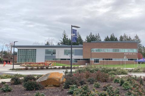 Clackamas Community College is a community partner and provides space for counselors from the Vet Center. 