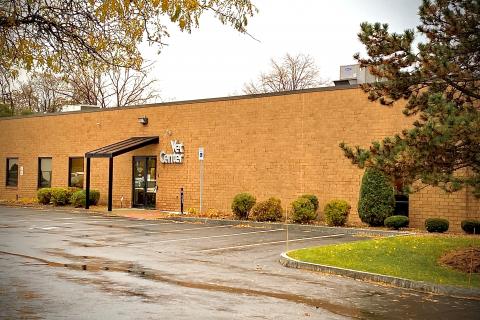 Syracuse Vet Center from Pine Street, looking east. Front entrance visible.