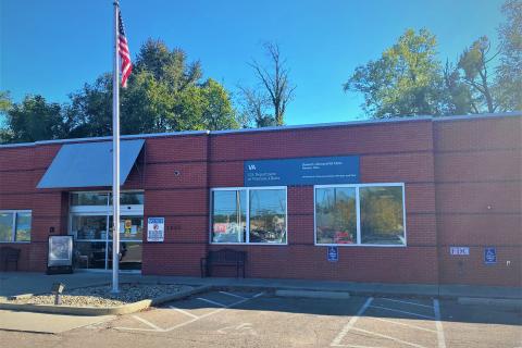 Front entrance of Daniel L. Kinnard VA clinic