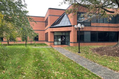 Front entrance of Leesburg