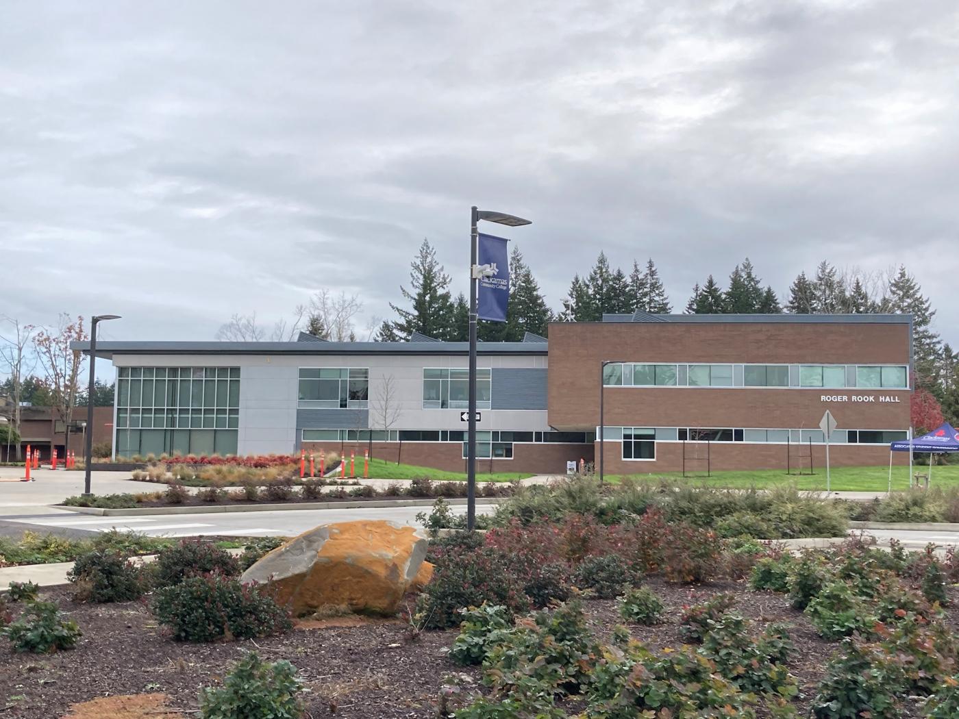 Clackamas Community College is a community partner and provides space for counselors from the Vet Center.