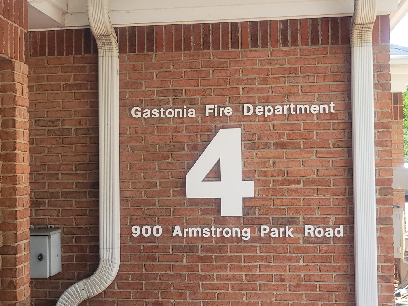 Brick wall corner of the Gastonia Fire Department #4 with the address 900 Armstrong Park Road written on it.