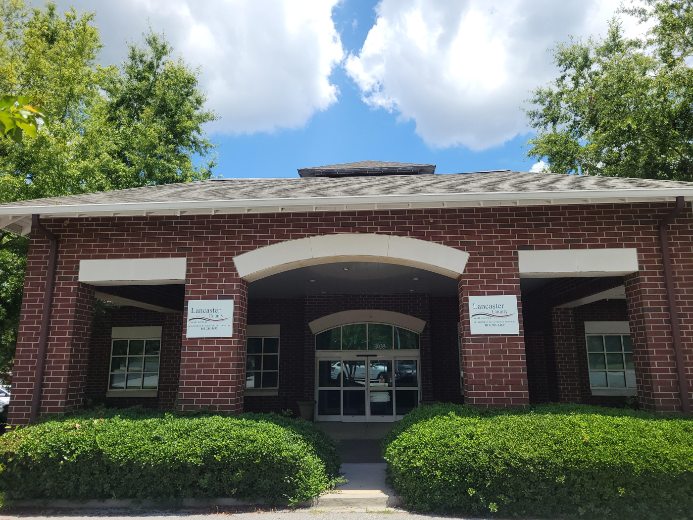 Red Brick building with 2 Lancaster County Veteran Service office signs