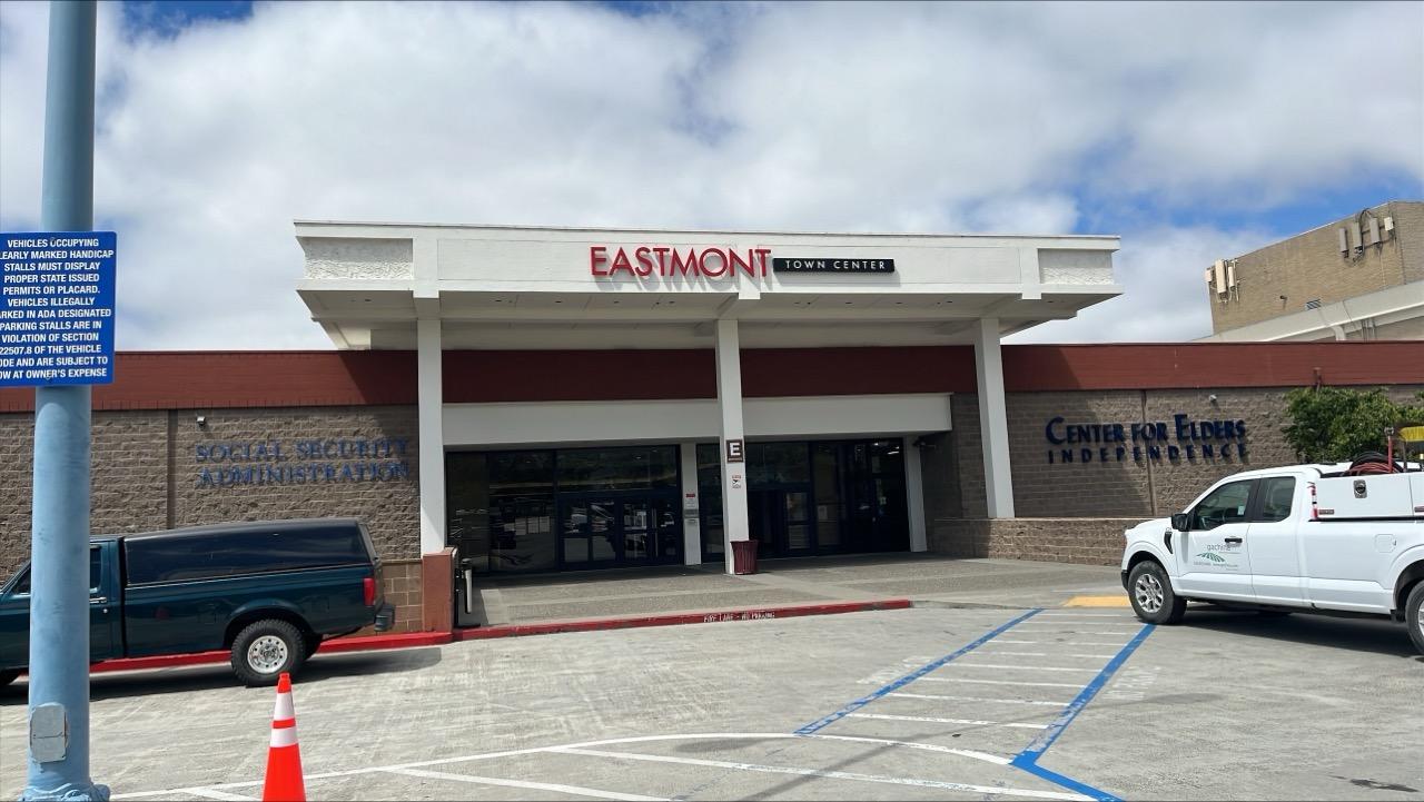 Entrance to the Vet Center at the Eastmont Mall