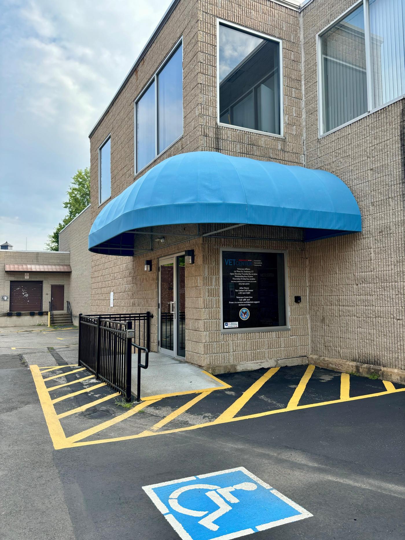Front entrance Danbury Vet Center